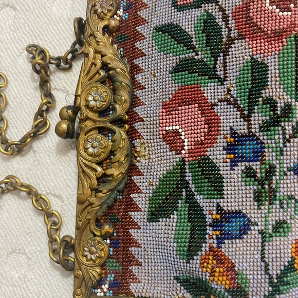 Very delicate french floral Microbead purse - Picture 16 of 16